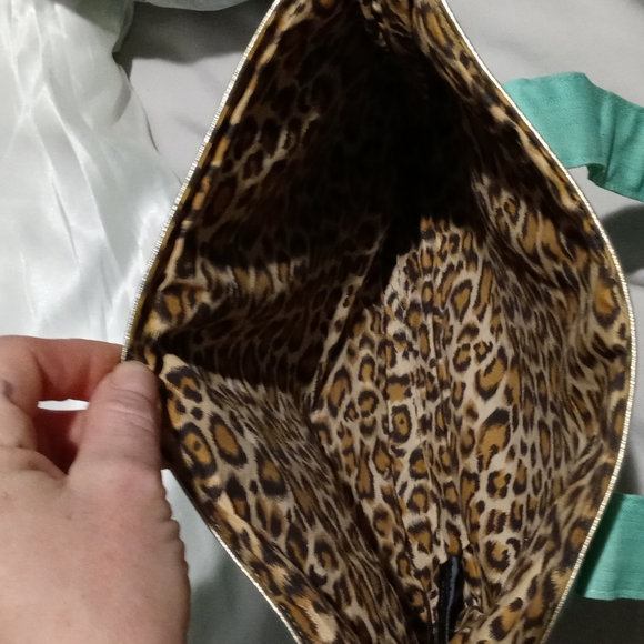 Betsey Johnson hand bag - Picture 2 of 4